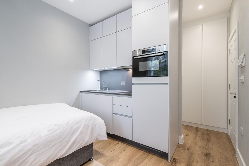 Main image of property: Flat 16 117 Warwick Road
