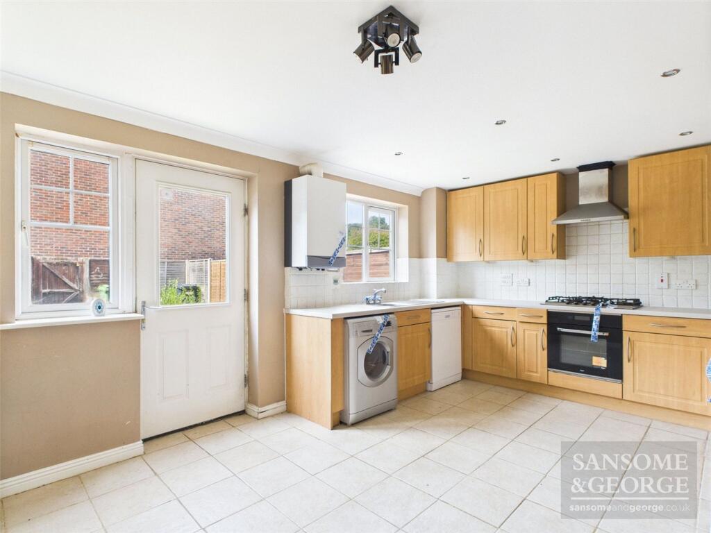 2-bed house on 20, Acorn Gardens, Burghfield Common, RG7, £310,000