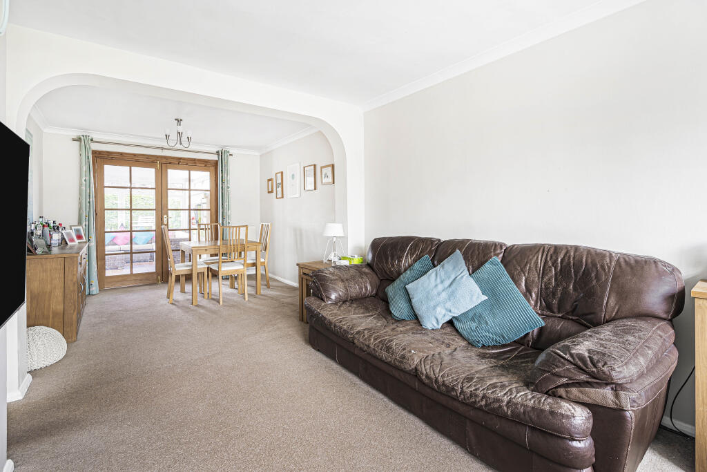 House in Welwyn Hatfield, Hertfordshire - View 2