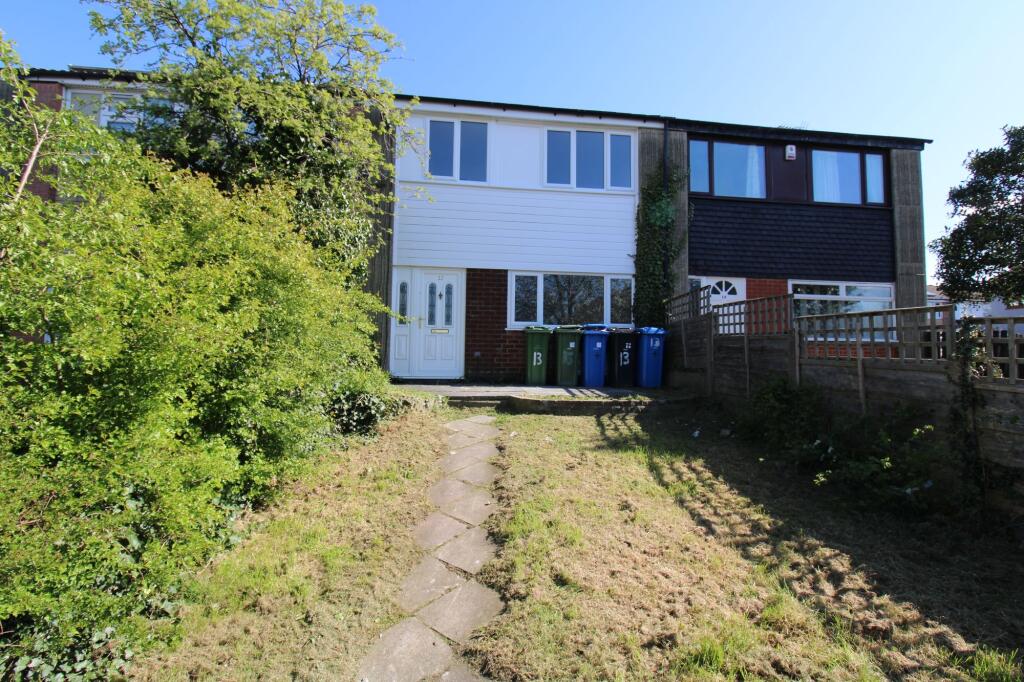 Main image of property: Middle Green, Ashton-Under-Lyne, OL6