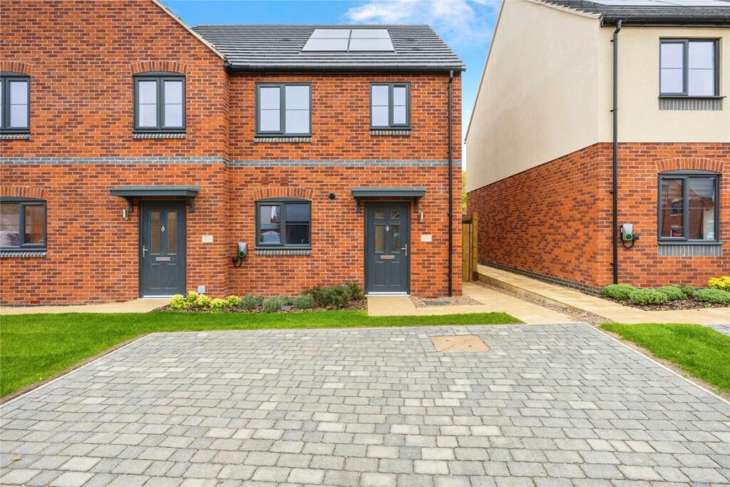 Weavers Grange, London Road, Bozeat, NN29 photo 3