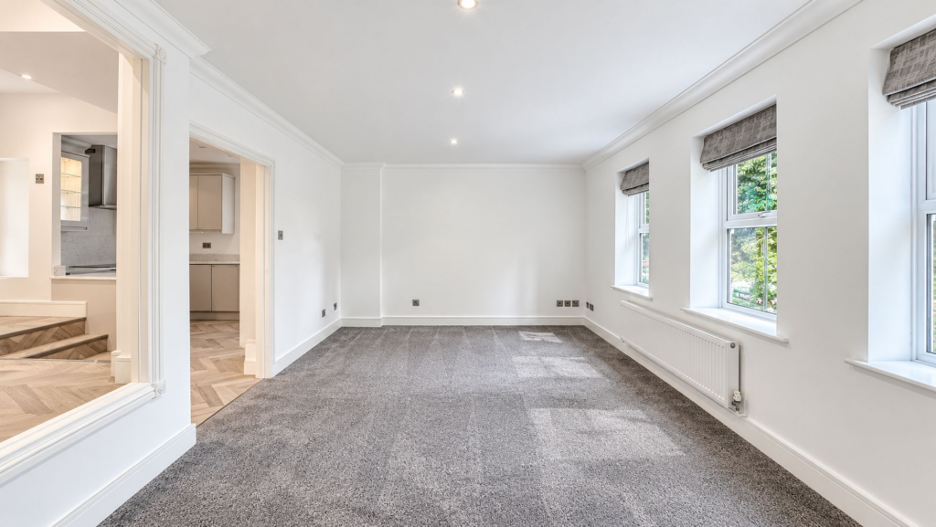 Apartment in Trafford, Hale - More