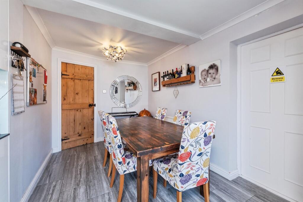 House in Buckingham, Buckinghamshire - More