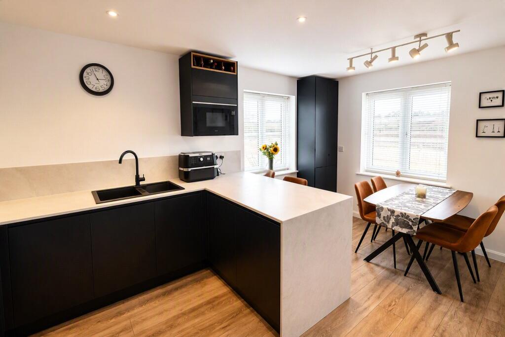 House in Luton, Leighton-Linslade - More