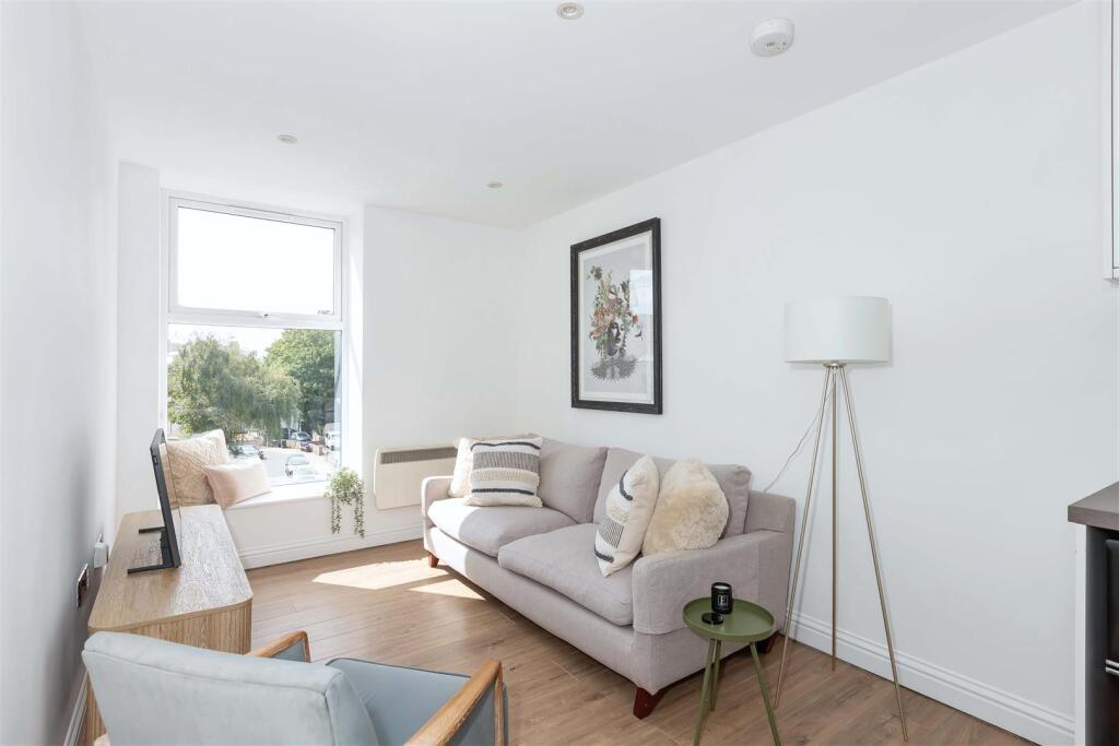 Apartment in Brighton - View 3
