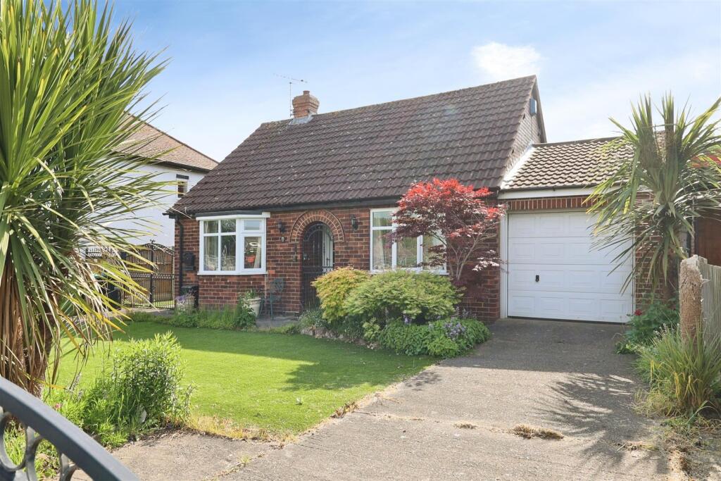 Main image of property: Leeming Lane North, Mansfield Woodhouse, Mansfield
