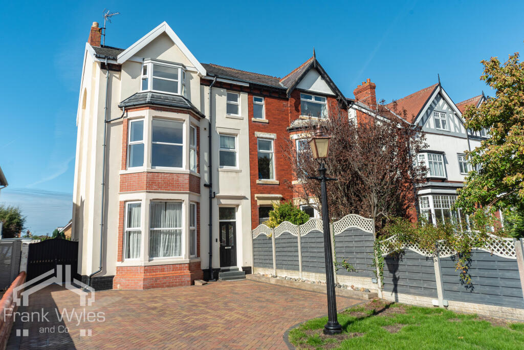 5-bed house on St. Annes Road East, Lytham St. Annes, Lancashire, £570,000