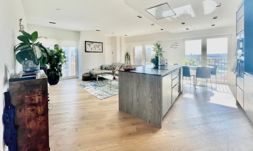 Main image of property: Exchange Gardens, Keybridge Tower, SW8