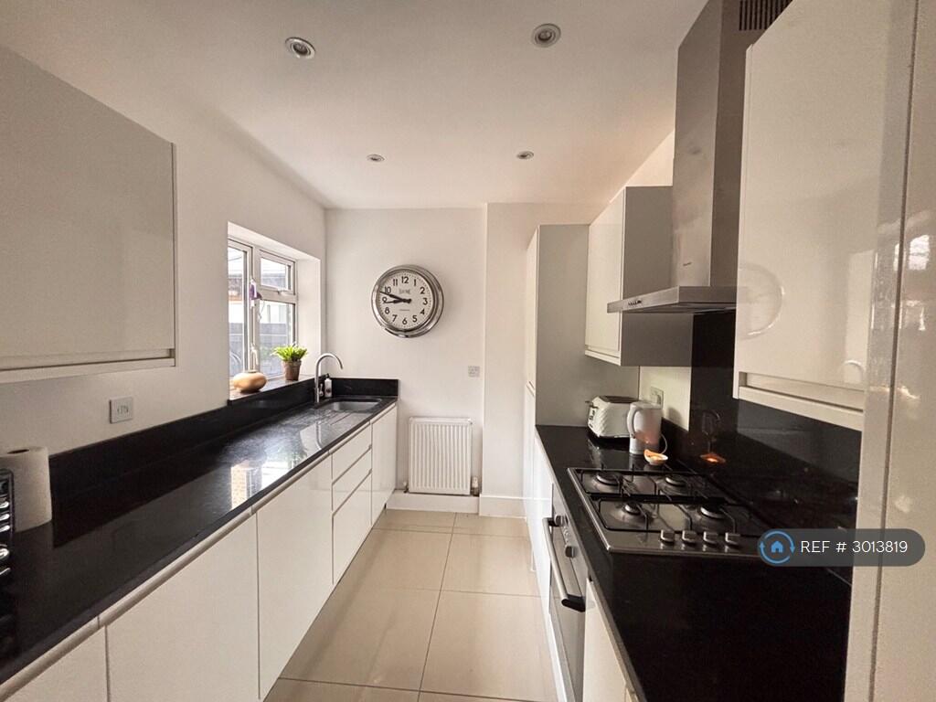 Apartment in London - More