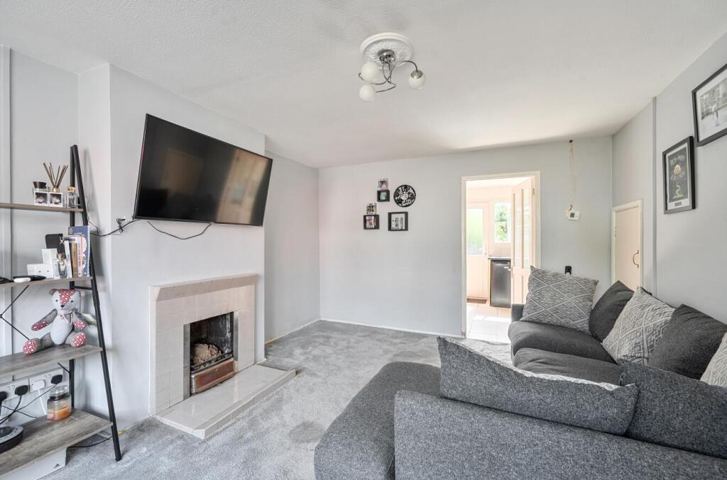 House in Eastleigh, Chandler's Ford - View 4