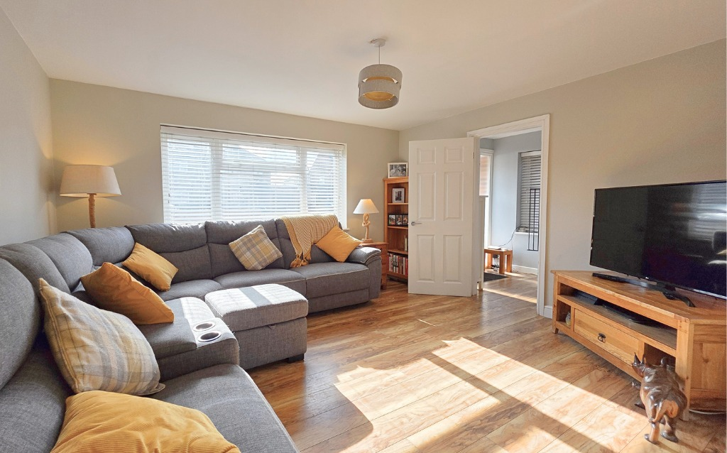 House in Crowthorne, Oakham Park, Wokingham - View 3