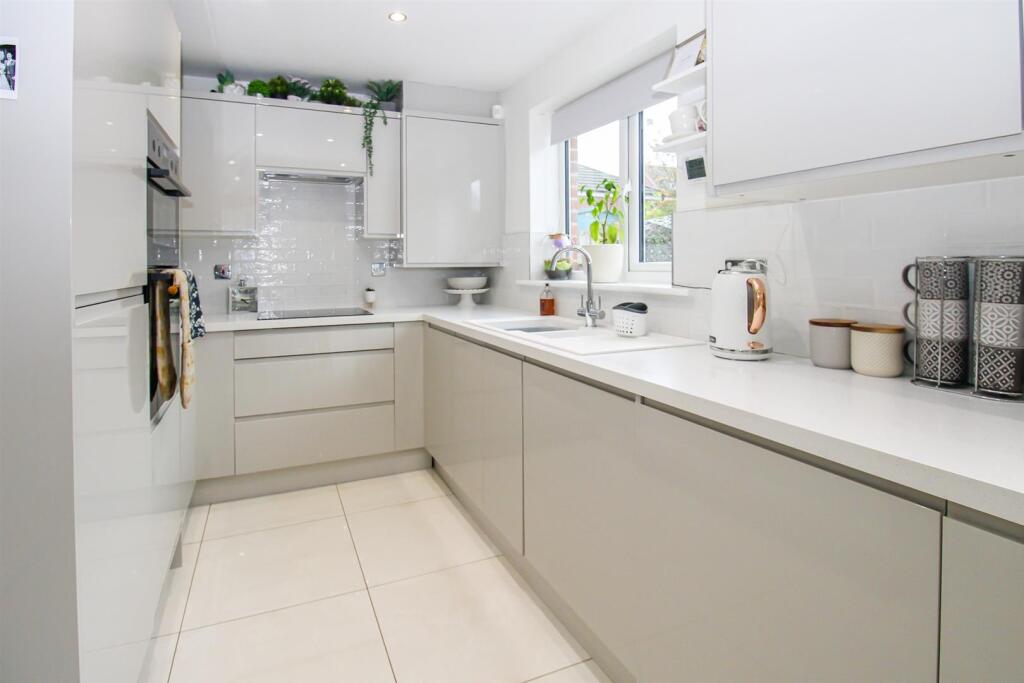 Rock House Way, Ossett photo 3