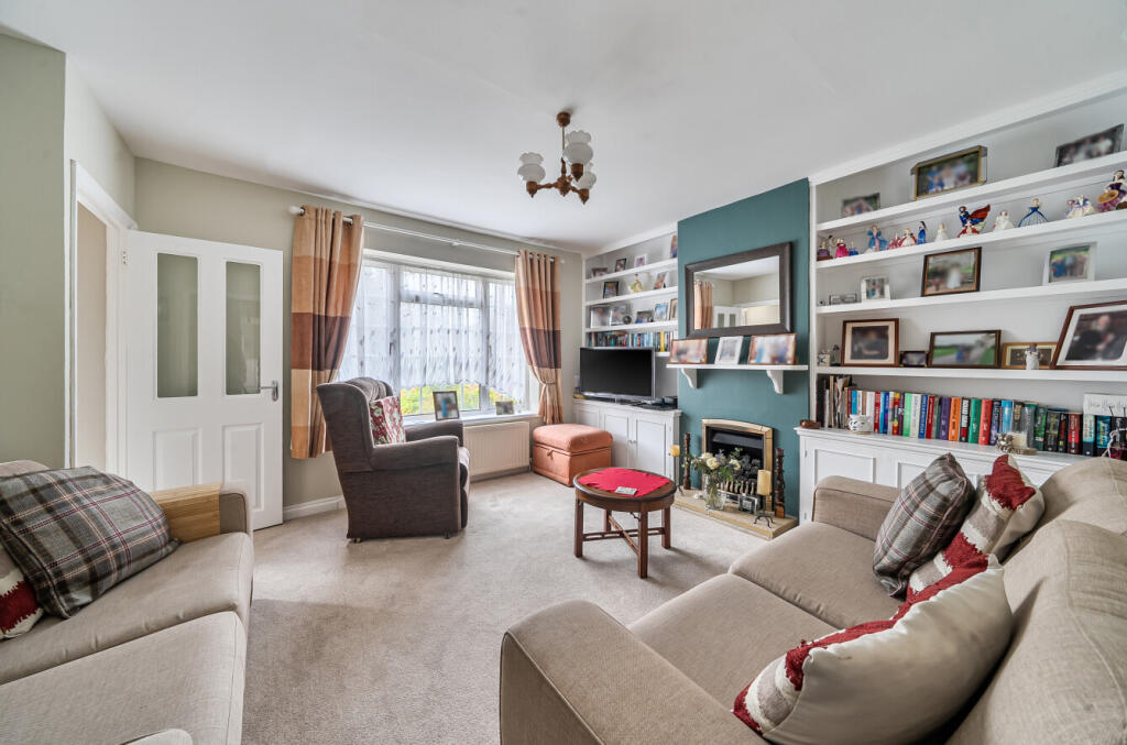 Hazel Avenue, Farnborough photo 3