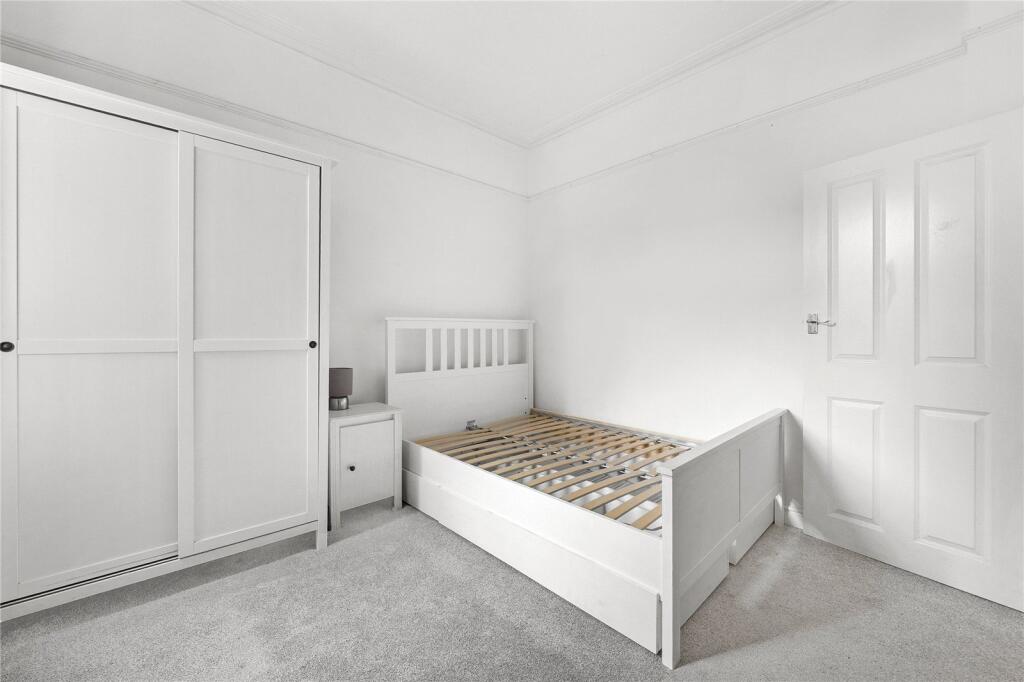 Apartment in London, Whipps Cross, Leytonstone - View 5