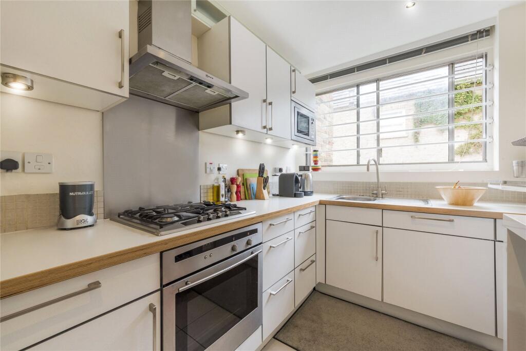 3 bedroom mews property for rent
