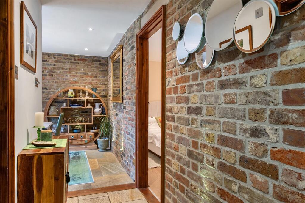 House in Hemel Hempstead - More