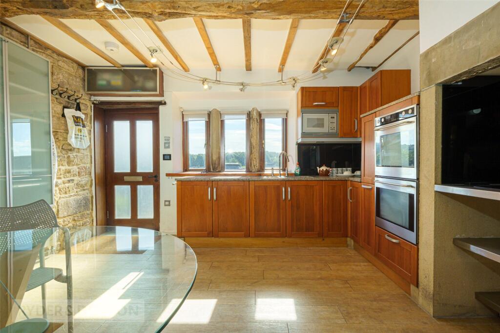 House in Kirklees, Holme Valley - More