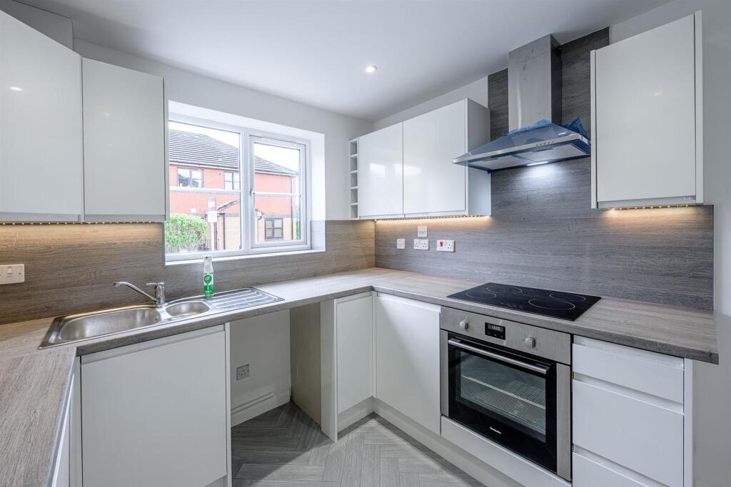 House in Kingswinford, Hawbush - More