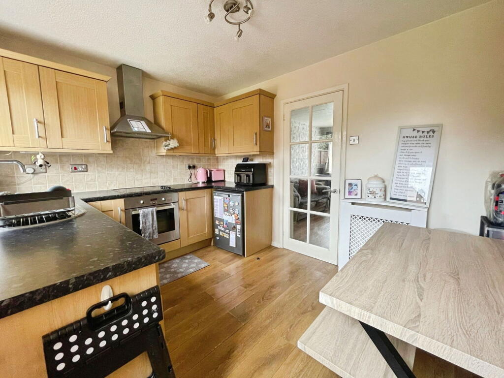 Park Farm Close, Henlow, SG16 6DE photo 3