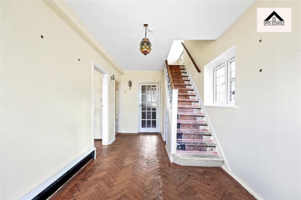 House in Epping Forest, Grange Hill, Chigwell - View 5