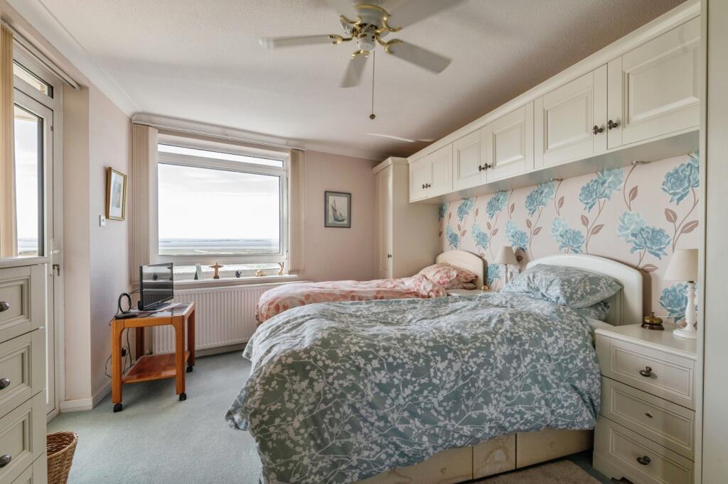 Apartment in Southend-on-Sea - View 4