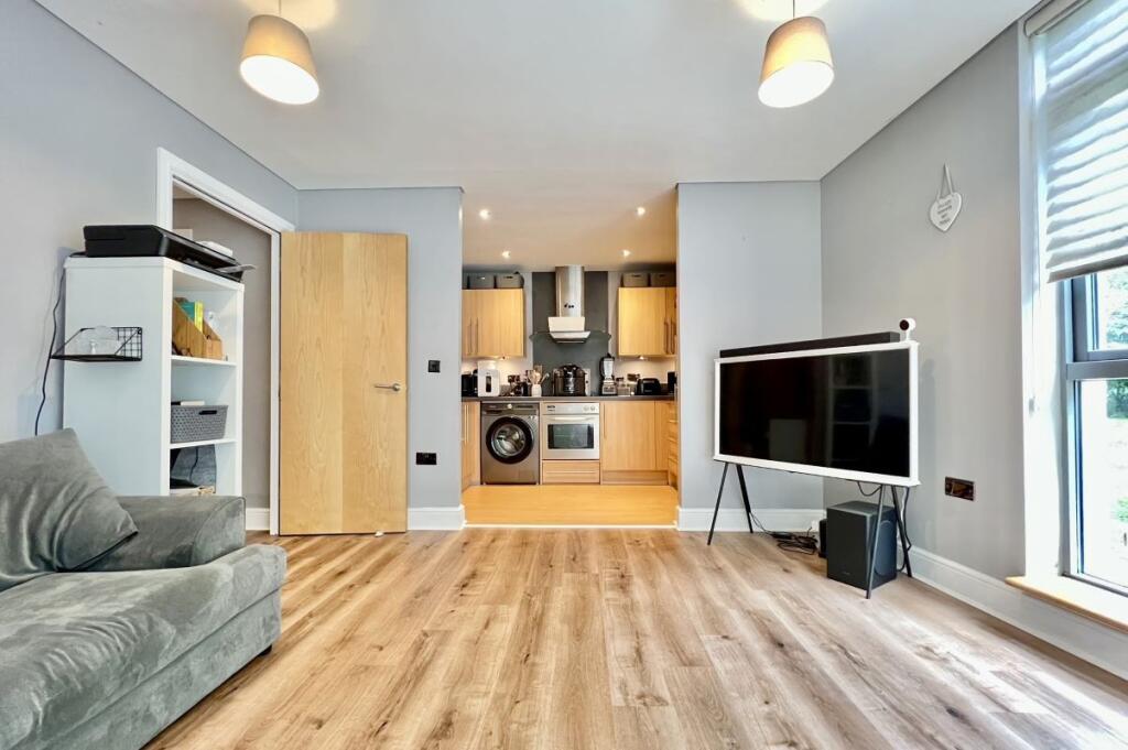 Apartment in Bournemouth, Lansdowne - View 3