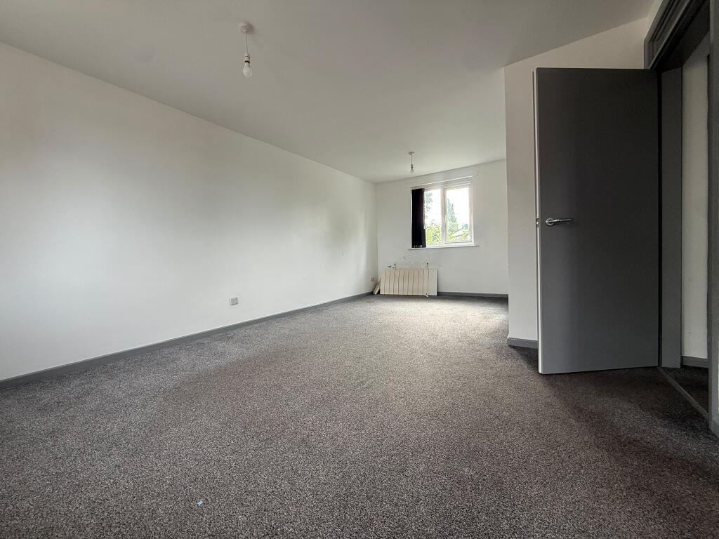 Apartment in Bradford - View 3