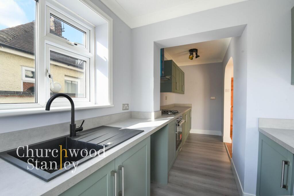 Coppins Road, Clacton-On-Sea, CO15 photo 3
