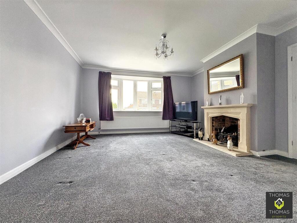 High View, Hempsted photo 4
