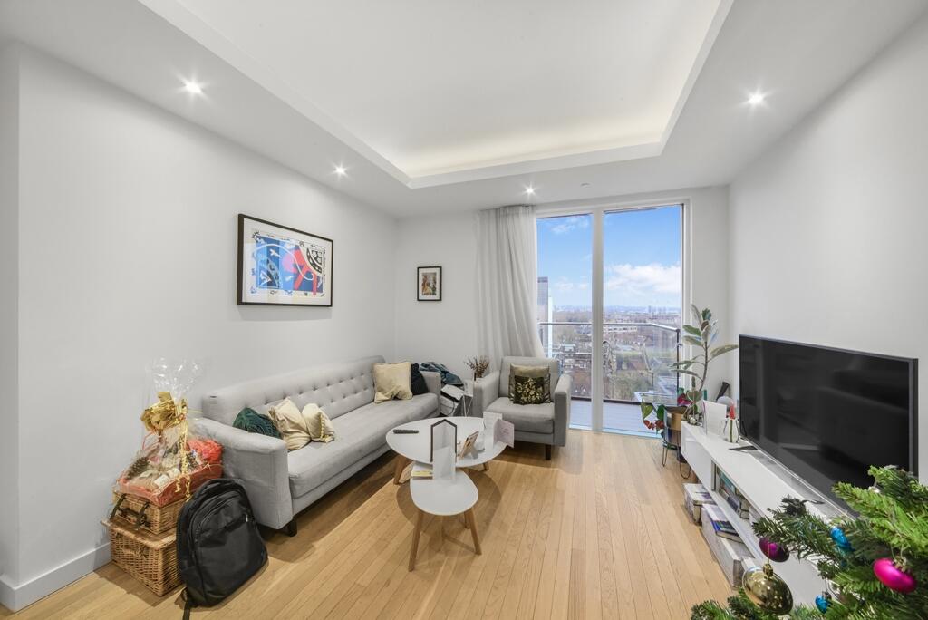 Main image of property: Park Vista Tower, Cobblestone Square E1W