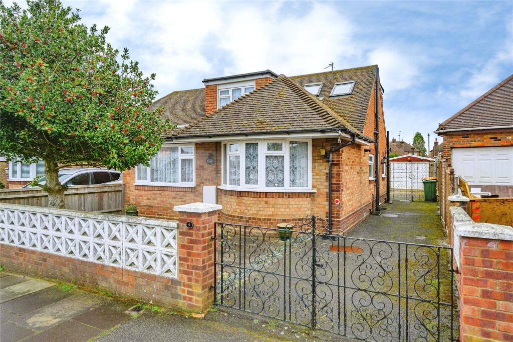 Main image of property: Ridgeway Avenue, Dunstable, Bedfordshire, LU5