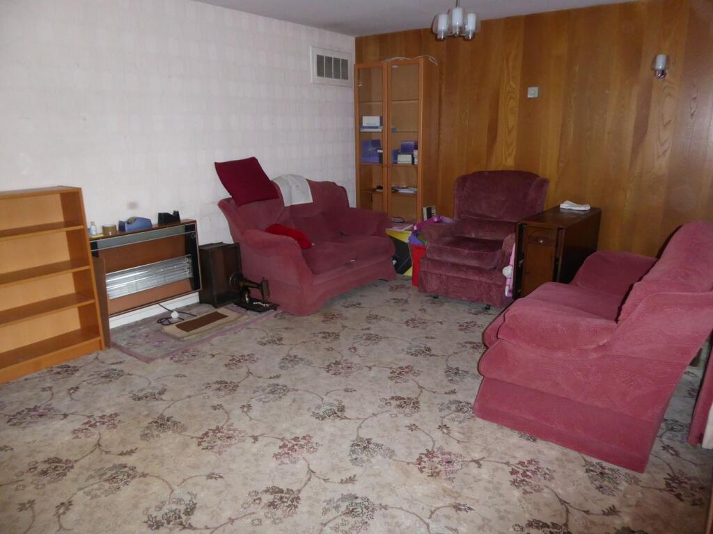 House in Walsall, West Midlands - More