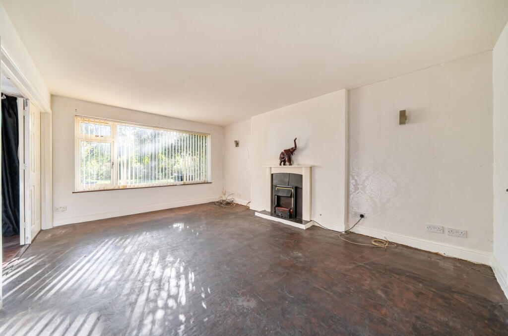House in Crawley, Worth - View 3