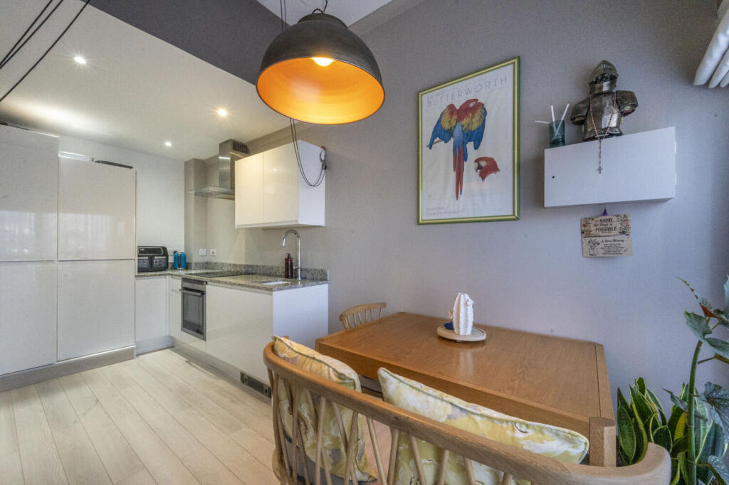 Apartment in London - More