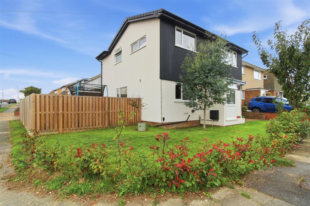 3-bed detached on Harfield Close, Newhaven, £450,000