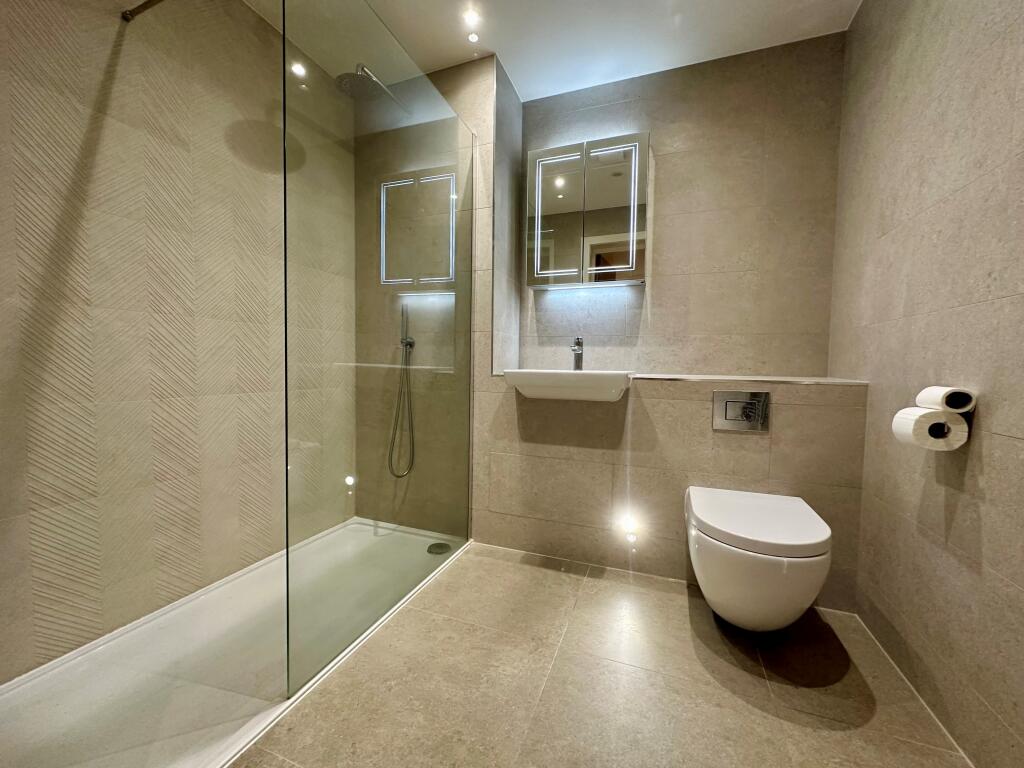 7 New Manor, Fountain Way, Salisbury, Wiltshire photo 4
