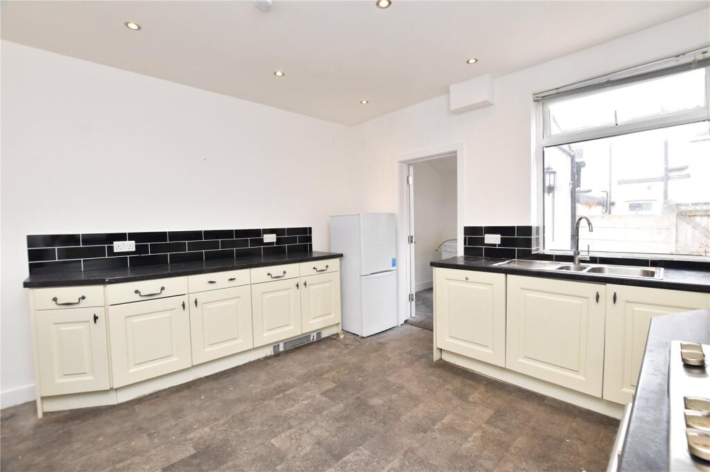 House in Oldham - View 4