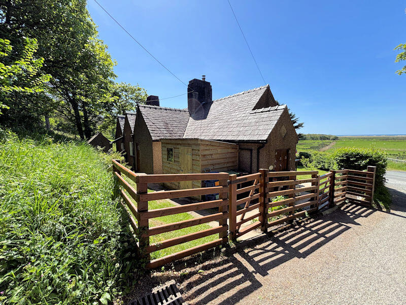 Main image of property: Rhowniar Lodge Aberdyfi, Gwynedd, LL36 9HS