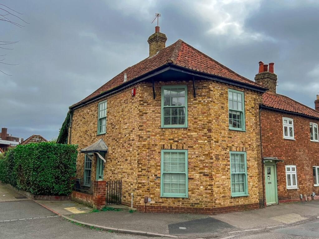 Main image of property: High Street, West Molesey, KT8