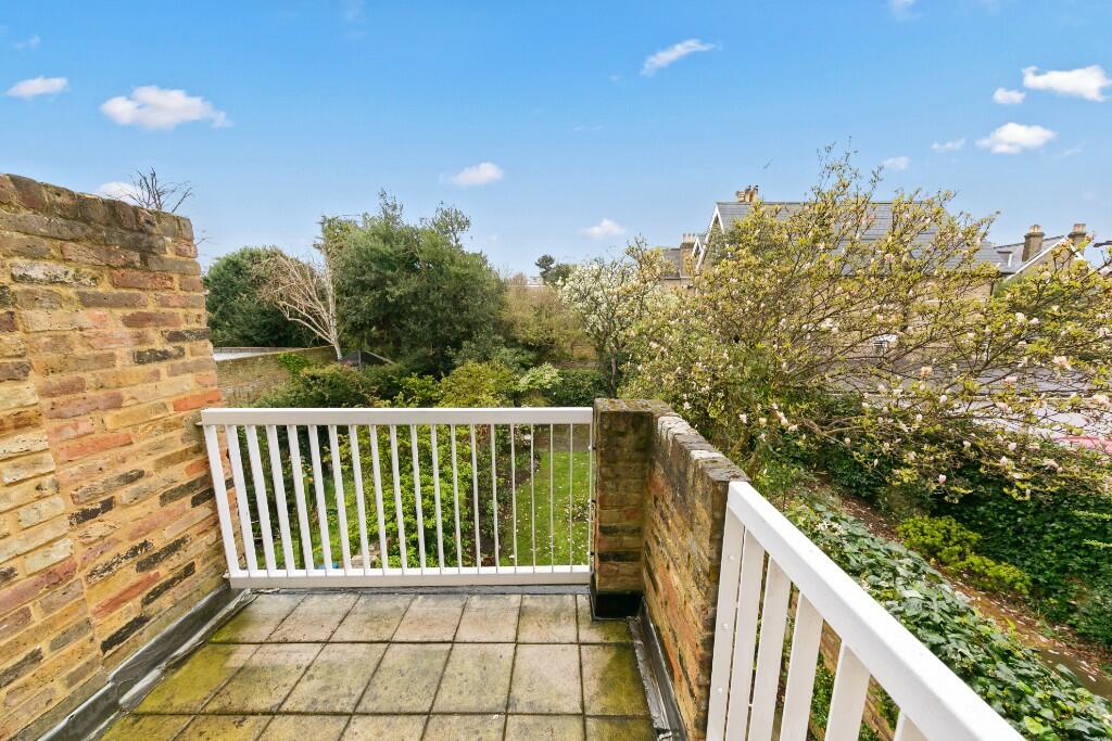 House in Twickenham - More
