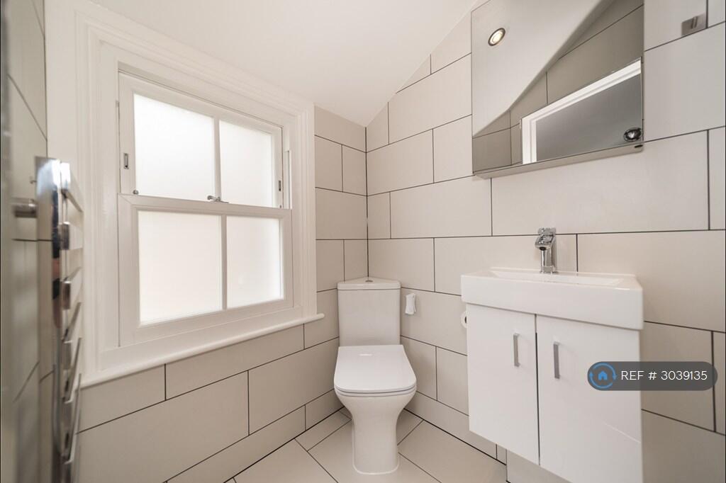 House in London - View 4