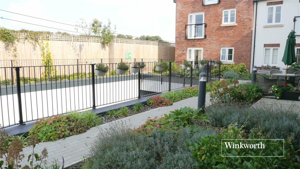 Westpole Avenue, Oakwood, EN4 photo 4