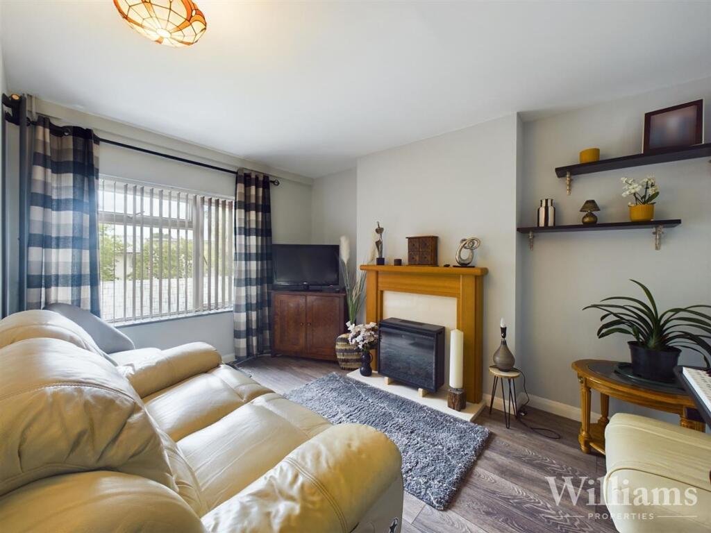 Apartment in Aylesbury, Elmhurst - More