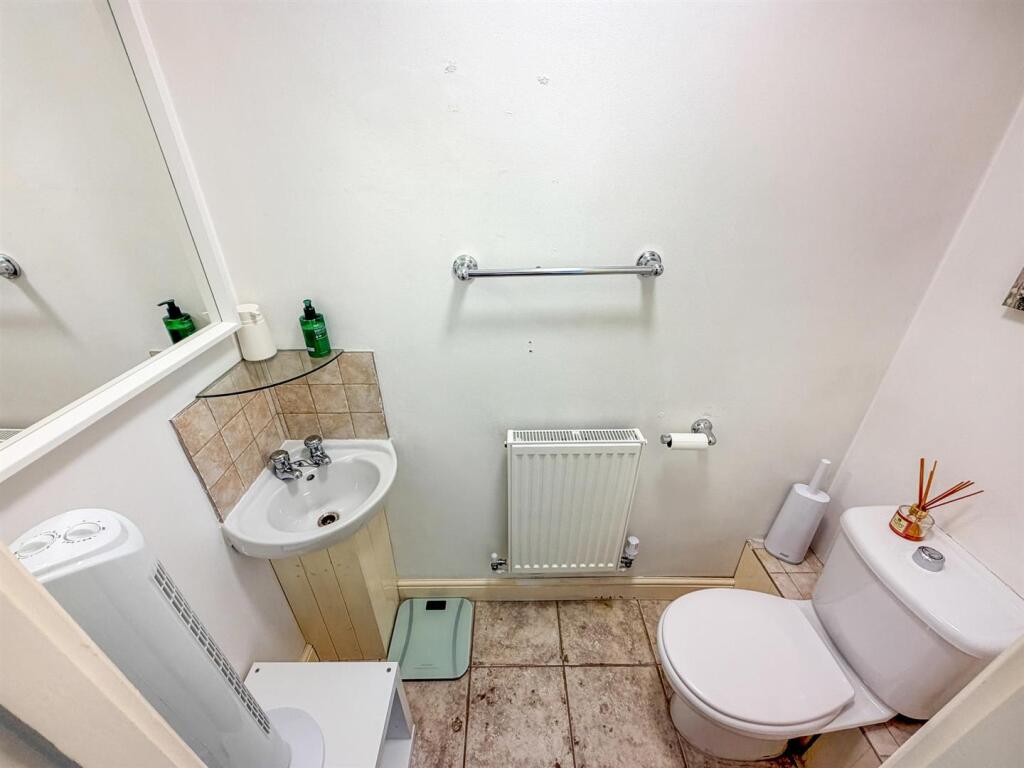House in Northampton, North Northamptonshire - View 5