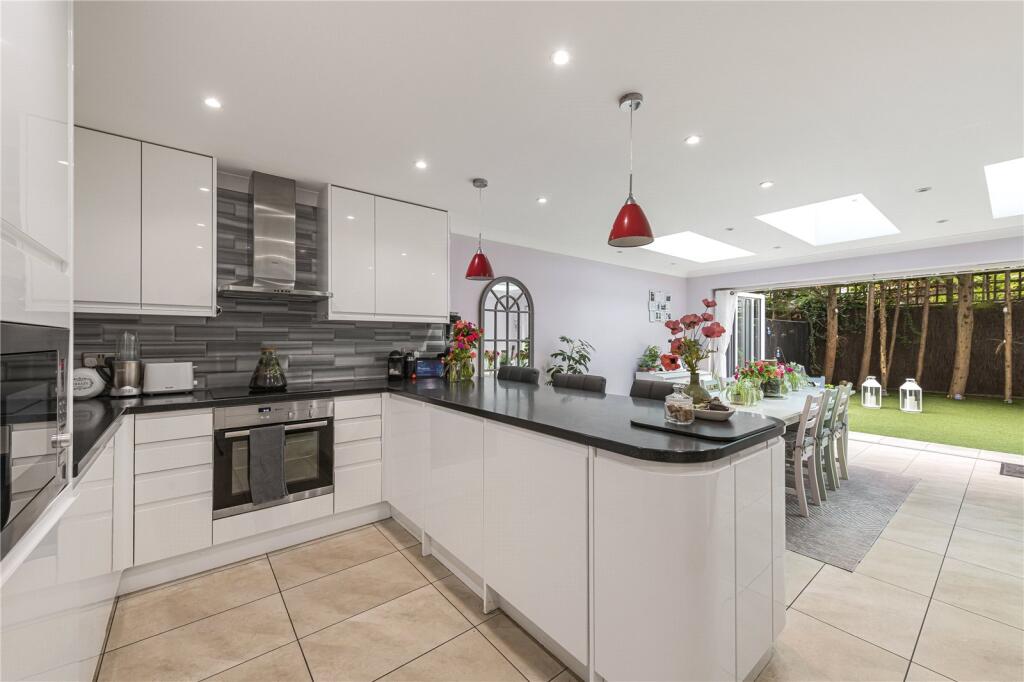 Main image of property: Candler Mews, Twickenham, United Kingdom, TW1