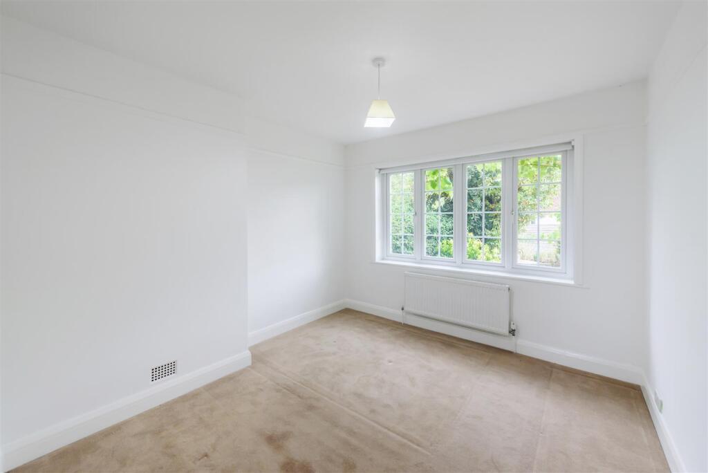 Apartment in Guildford - More