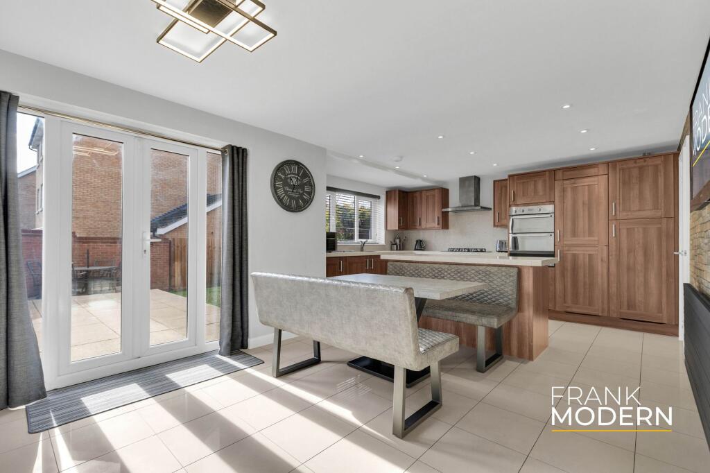 31, Lima Way photo 2
