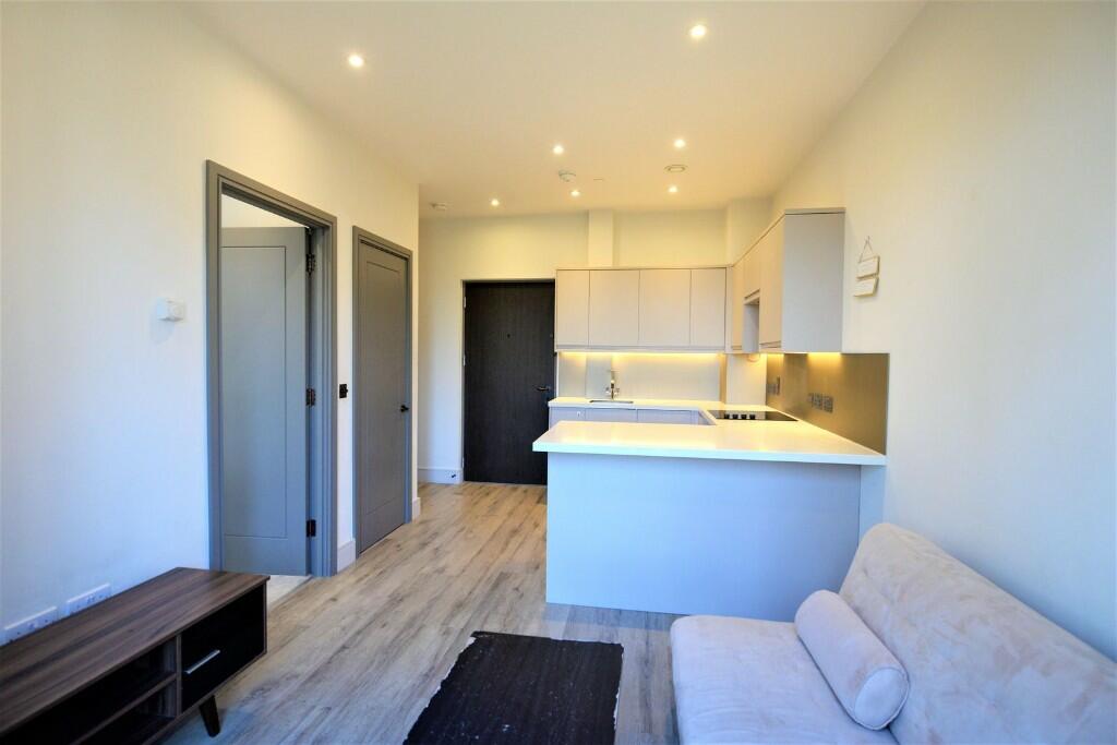 10 Wallis Court photo 4