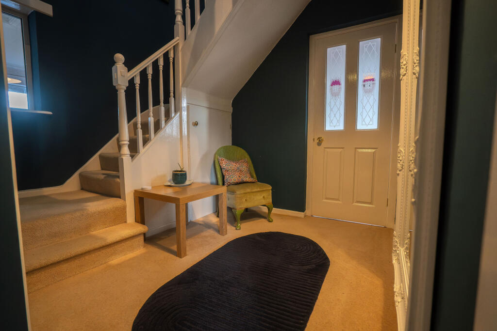 Cherry Tree Way - Three Bedrooms (Plus loft room) Family Home photo 4
