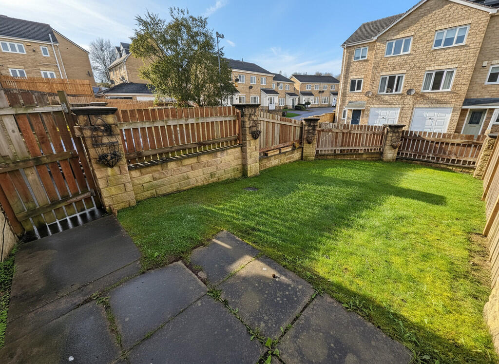 Holly bank Road, Lindley - More